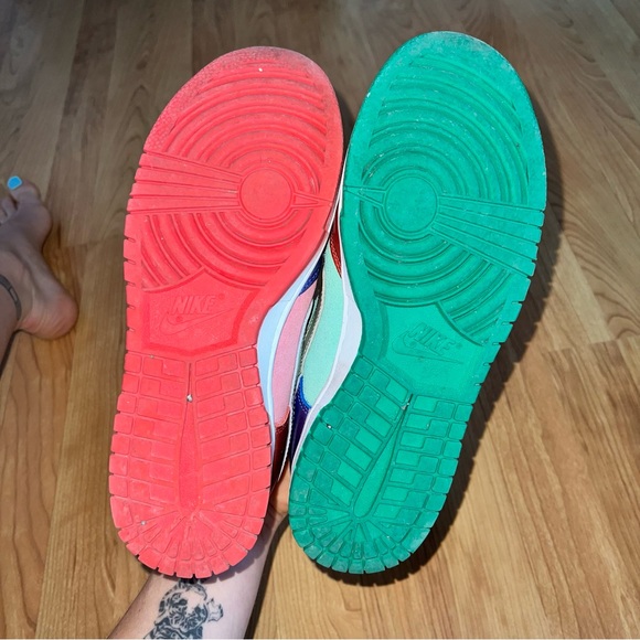 Nike Dunk Low in Sunset Pulse - Picture 5 of 6